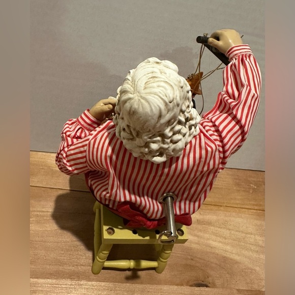 Kurt S. Adler “Gepetto Santa” Musical Figurine with Puppet - Picture 12 of 14